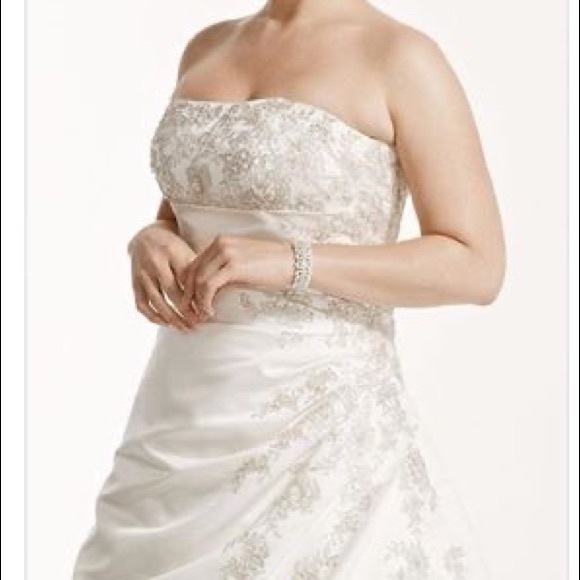 Wedding Dress - Picture 7 of 8